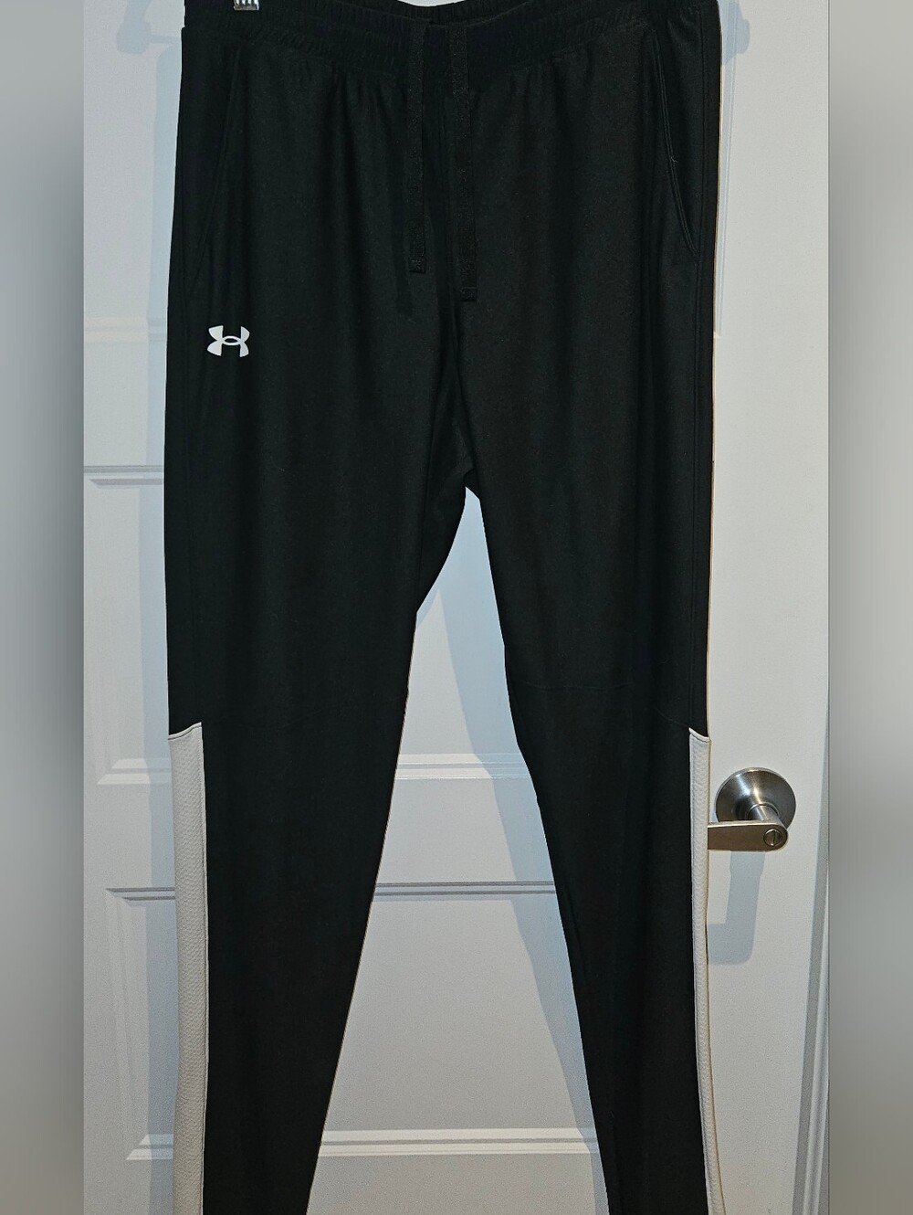 🩵2/$25🩵Under Armour Black Track Joggers with White Side Panels
